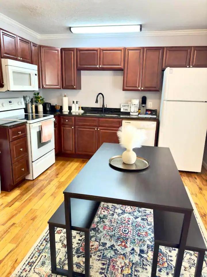 Cozy 2 Bedroom Townhouse Near Lake And Restaurants 甘特斯维尔 外观 照片